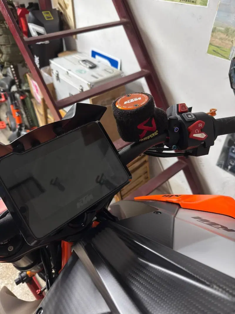 KTM 1290 Super Duke R (2022 - 23) (14)