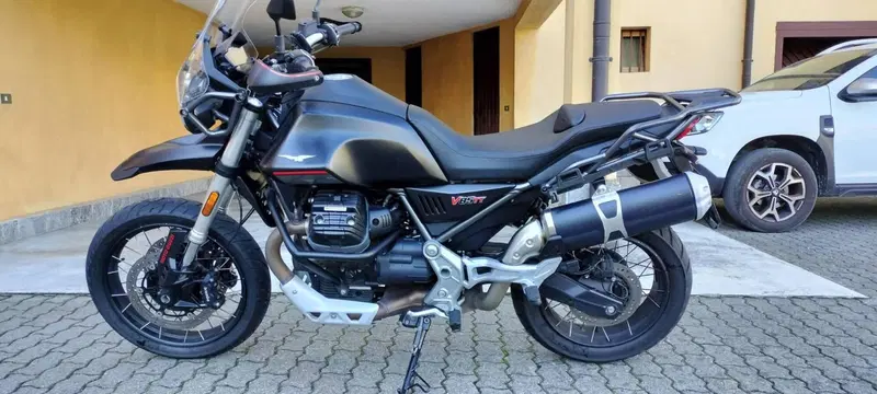 Moto Guzzi V85 TT Evocative Graphics (2021 - 23) (4)