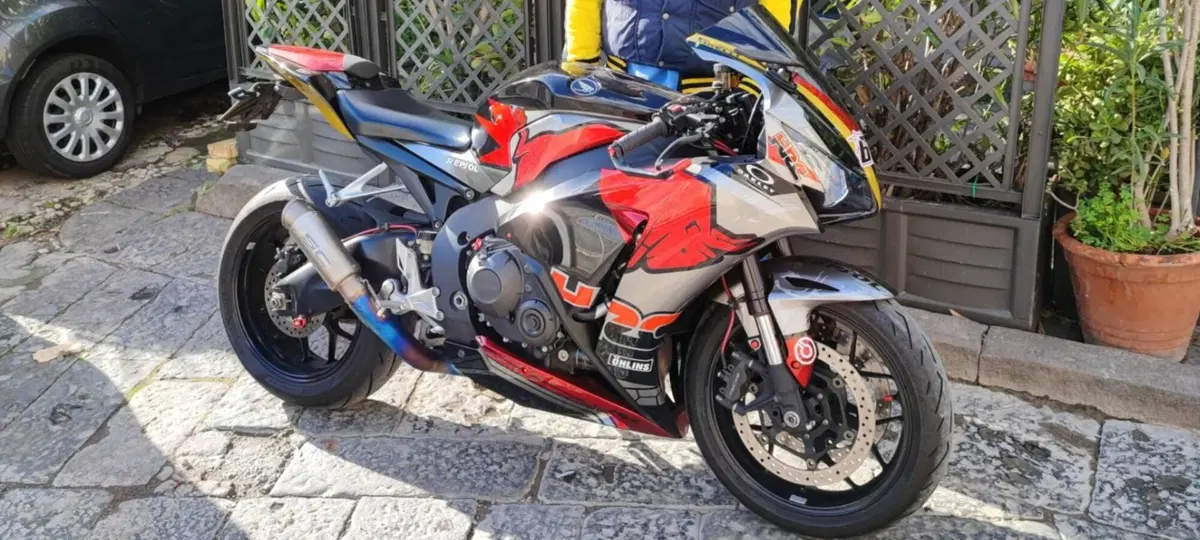 Honda CBR 1000 RR Fireblade (2012 - 16) (2)