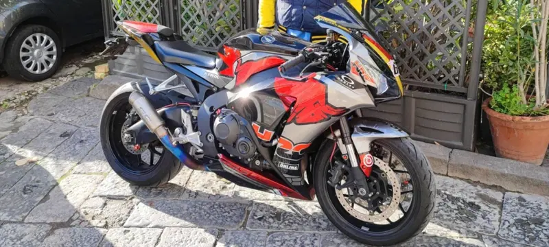 Honda CBR 1000 RR Fireblade (2012 - 16) (2)
