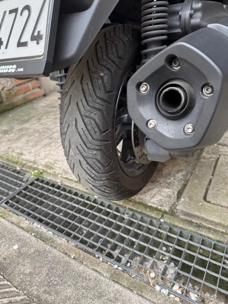 Yamaha X-Max 400 ABS (2013 - 16) (4)