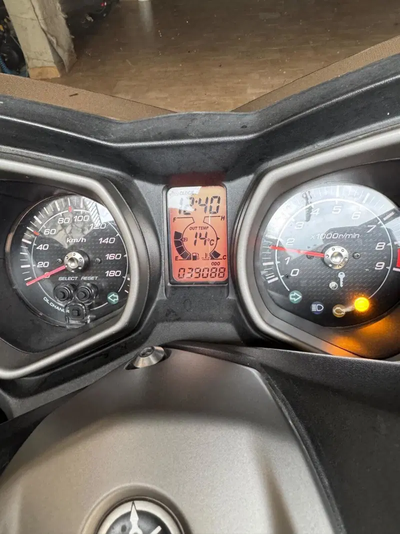 Yamaha X-Max 400 ABS (2013 - 16) (5)