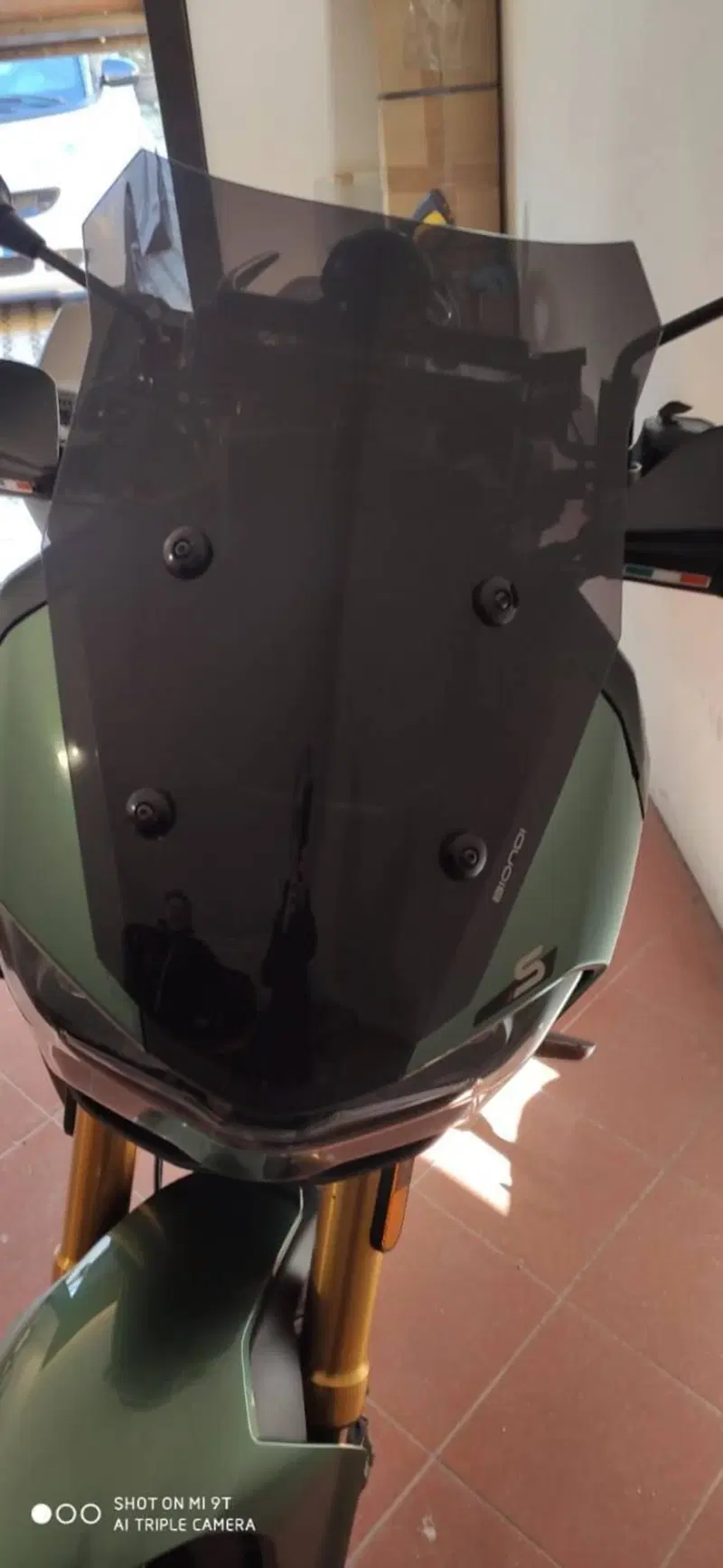 Moto Guzzi V100 Mandello S (2022 - 24) (2)