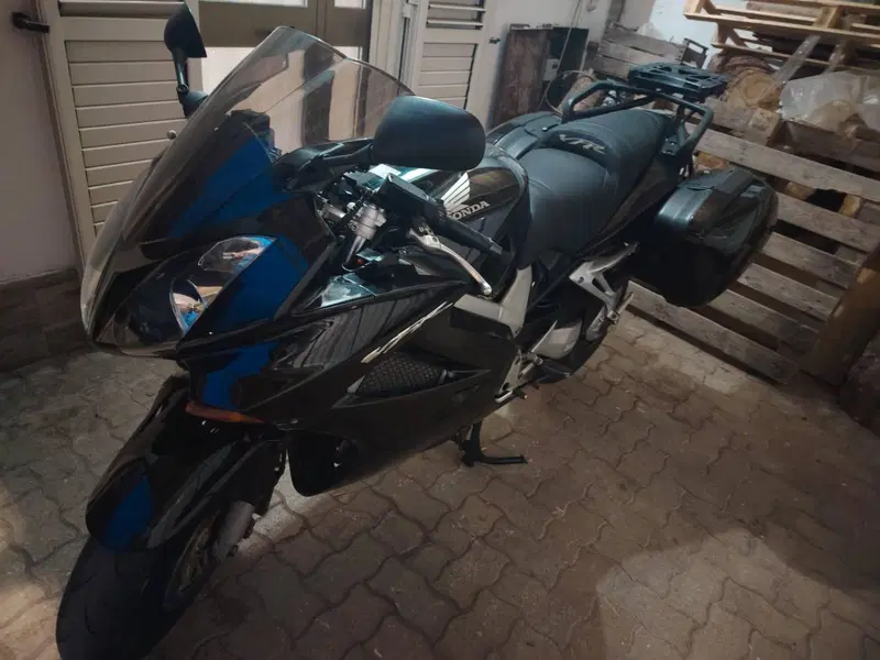 Honda VFR 800 (2002 - 05)