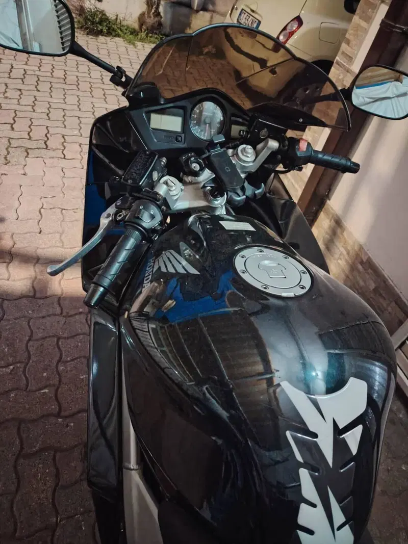 Honda VFR 800 (2002 - 05) (2)