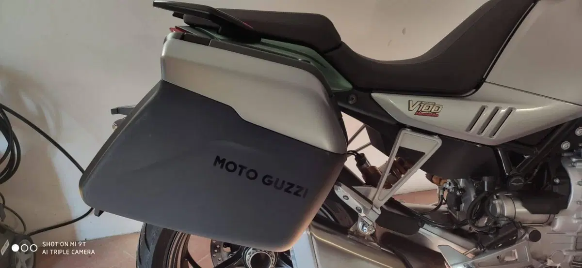 Moto Guzzi V100 Mandello S (2022 - 24) (4)