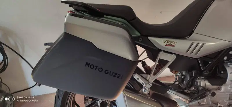 Moto Guzzi V100 Mandello S (2022 - 24) (4)