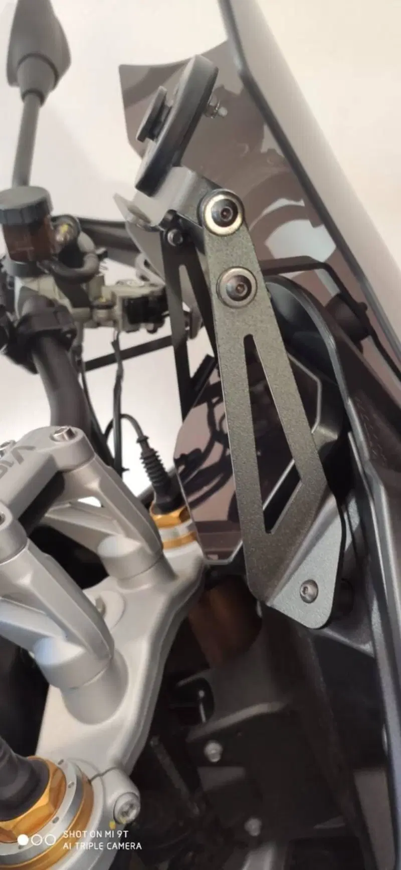 Moto Guzzi V100 Mandello S (2022 - 24) (7)