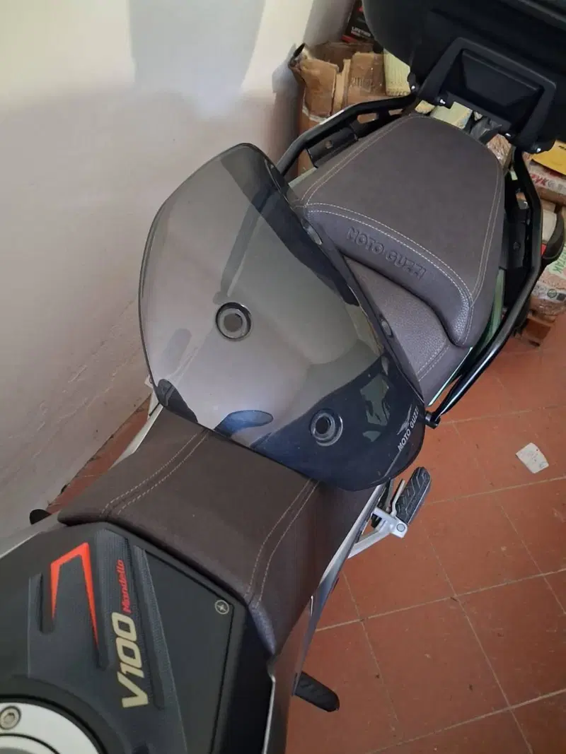 Moto Guzzi V100 Mandello S (2022 - 24) (10)