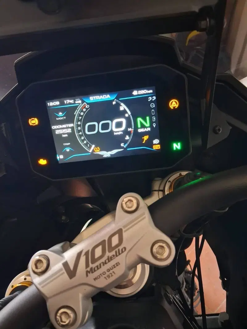 Moto Guzzi V100 Mandello S (2022 - 24) (13)