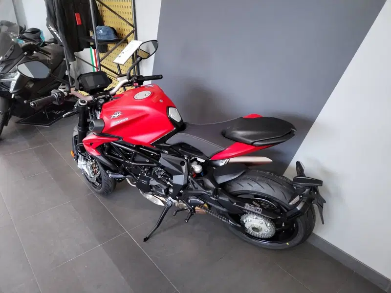 MV Agusta Brutale 800 (2026) (3)