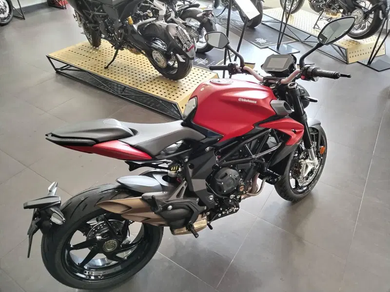 MV Agusta Brutale 800 (2026) (6)