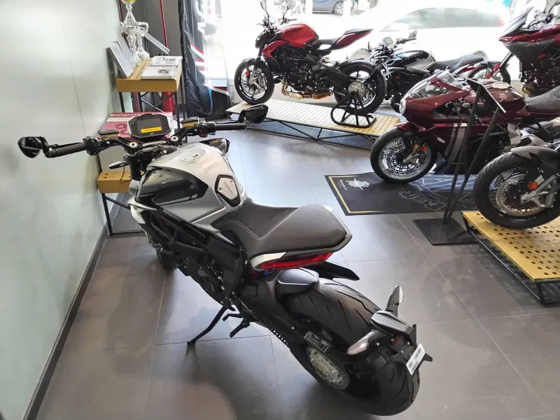 MV Agusta Dragster 800 RR Ottantesimo (2025 - 26) (2)