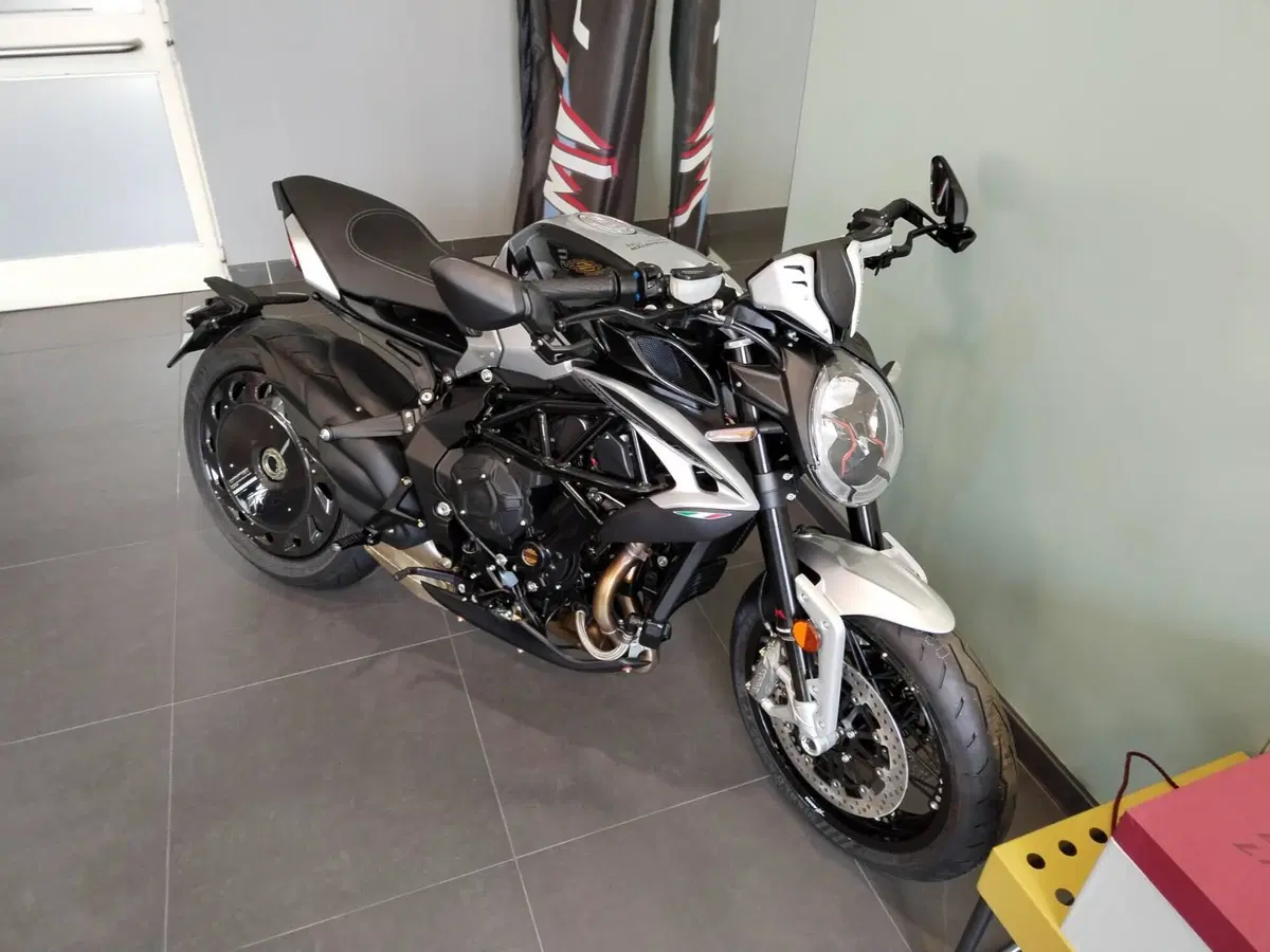 MV Agusta Dragster 800 RR Ottantesimo (2025 - 26) (3)