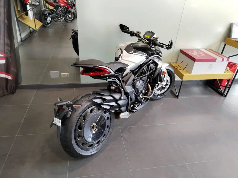 MV Agusta Dragster 800 RR Ottantesimo (2025 - 26) (4)