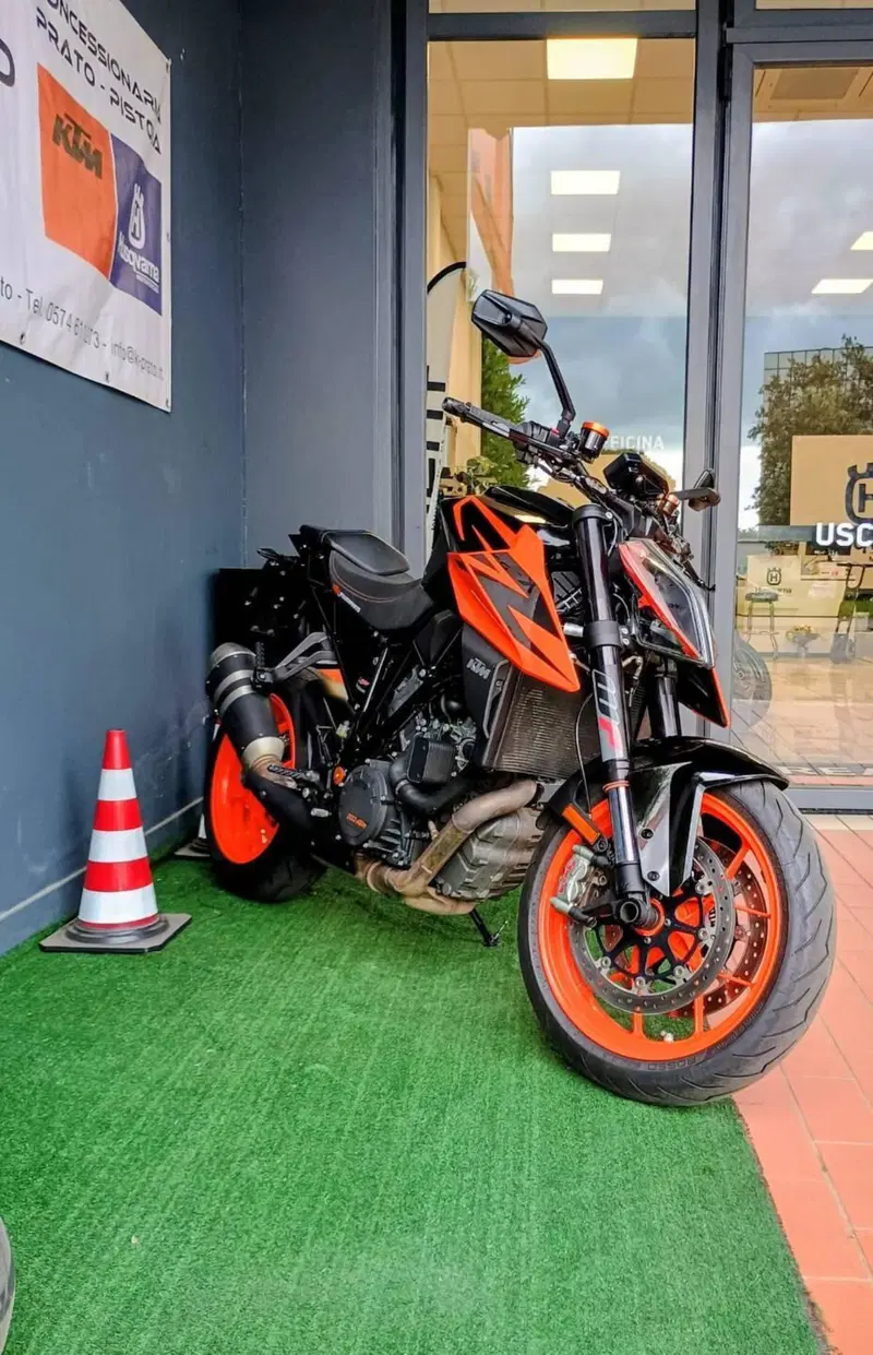 KTM 1290 Super Duke R (2019) (3)