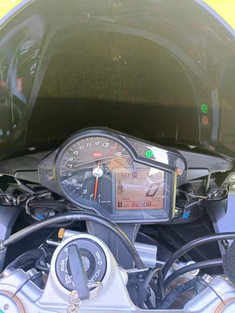 Aprilia RSV4 Factory APRC ABS (2011 - 15) (10)