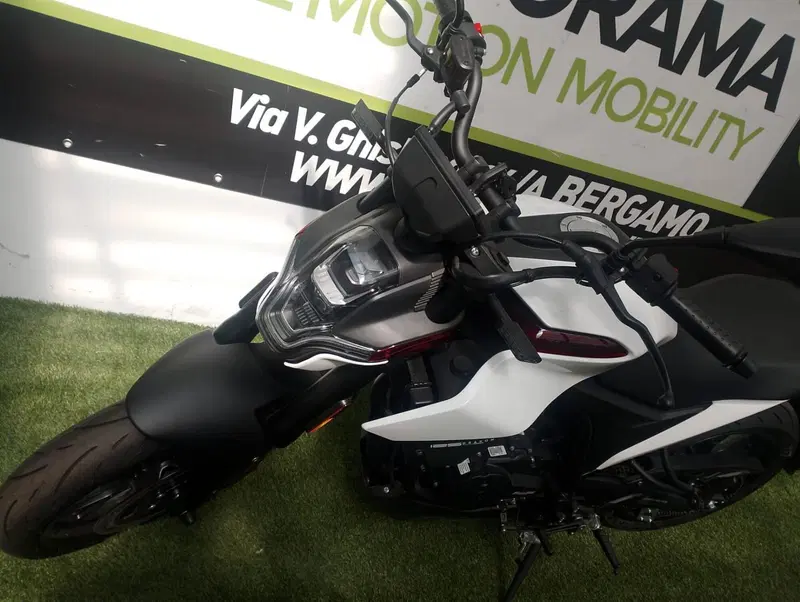 Malaguti Drakon 125 (2022 - 26) (8)