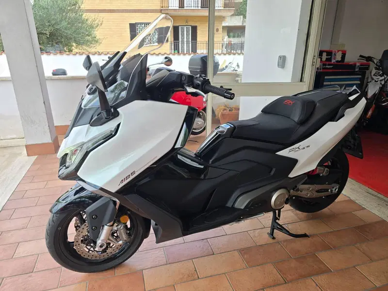 Kymco AK 575 Premium (2025 - 26) (2)