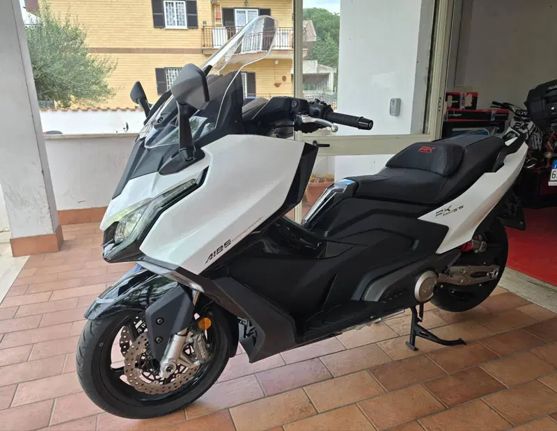 Kymco AK 575 Premium (2025 - 26) (4)