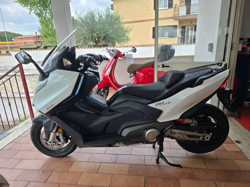 Kymco AK 575 Premium (2025 - 26) (7)
