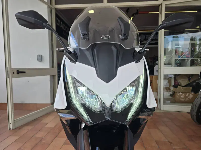 Kymco AK 575 Premium (2025 - 26) (5)