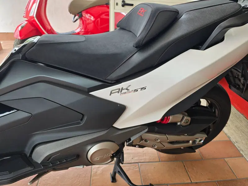 Kymco AK 575 Premium (2025 - 26) (9)