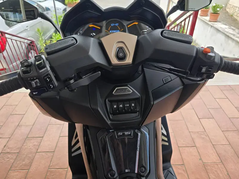 Kymco AK 575 Premium (2025 - 26) (12)