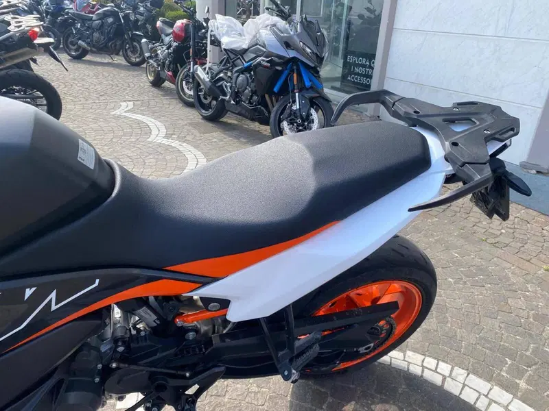 KTM 890 SMT (2026) (8)