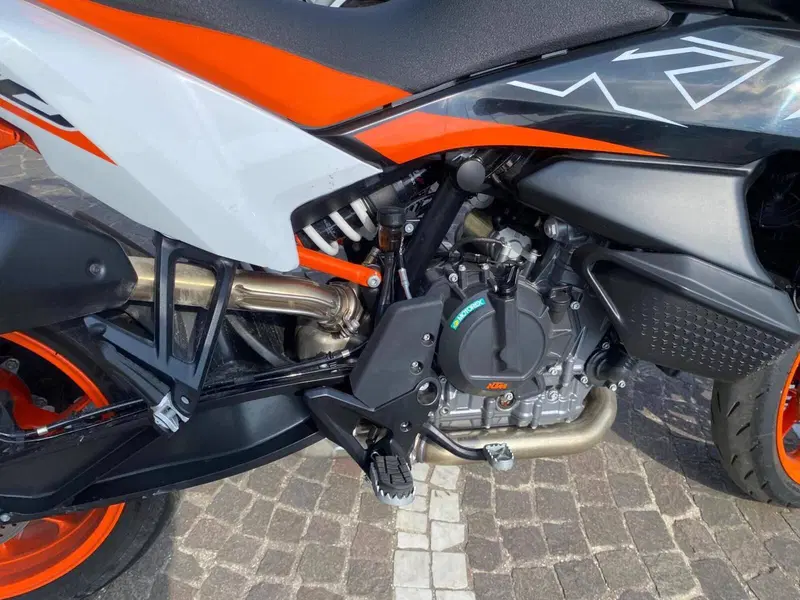 KTM 890 SMT (2026) (9)