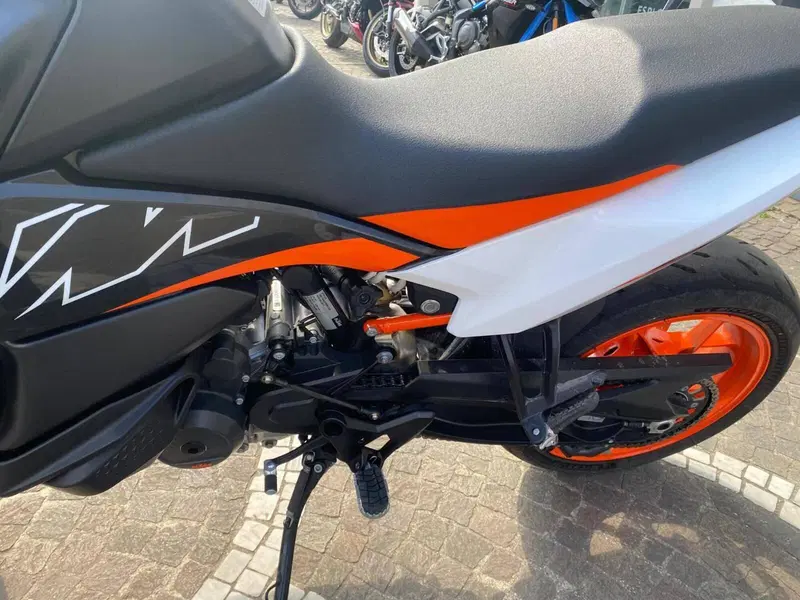 KTM 890 SMT (2026) (6)