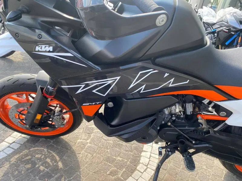 KTM 890 SMT (2026) (11)