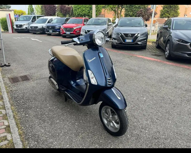 Vespa Primavera 50 4T 3V Settantesimo (2016) (3)