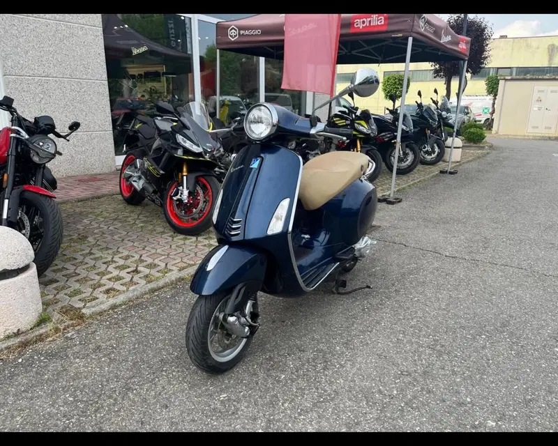 Vespa Primavera 50 4T 3V Settantesimo (2016)