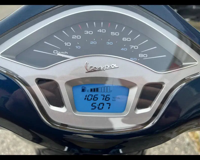 Vespa Primavera 50 4T 3V Settantesimo (2016) (14)