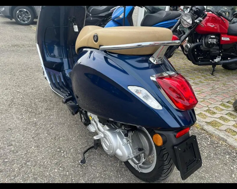 Vespa Primavera 50 4T 3V Settantesimo (2016) (12)