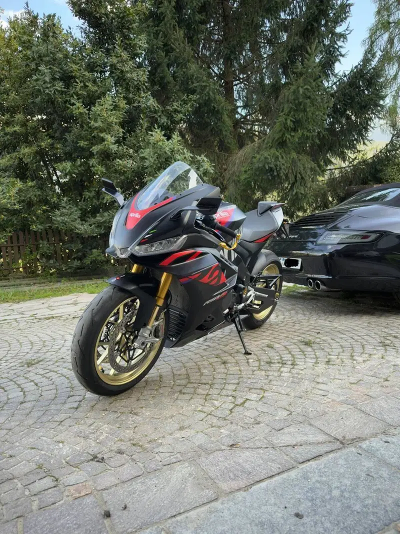 Aprilia RSV4 1100 Factory (2021 - 24)