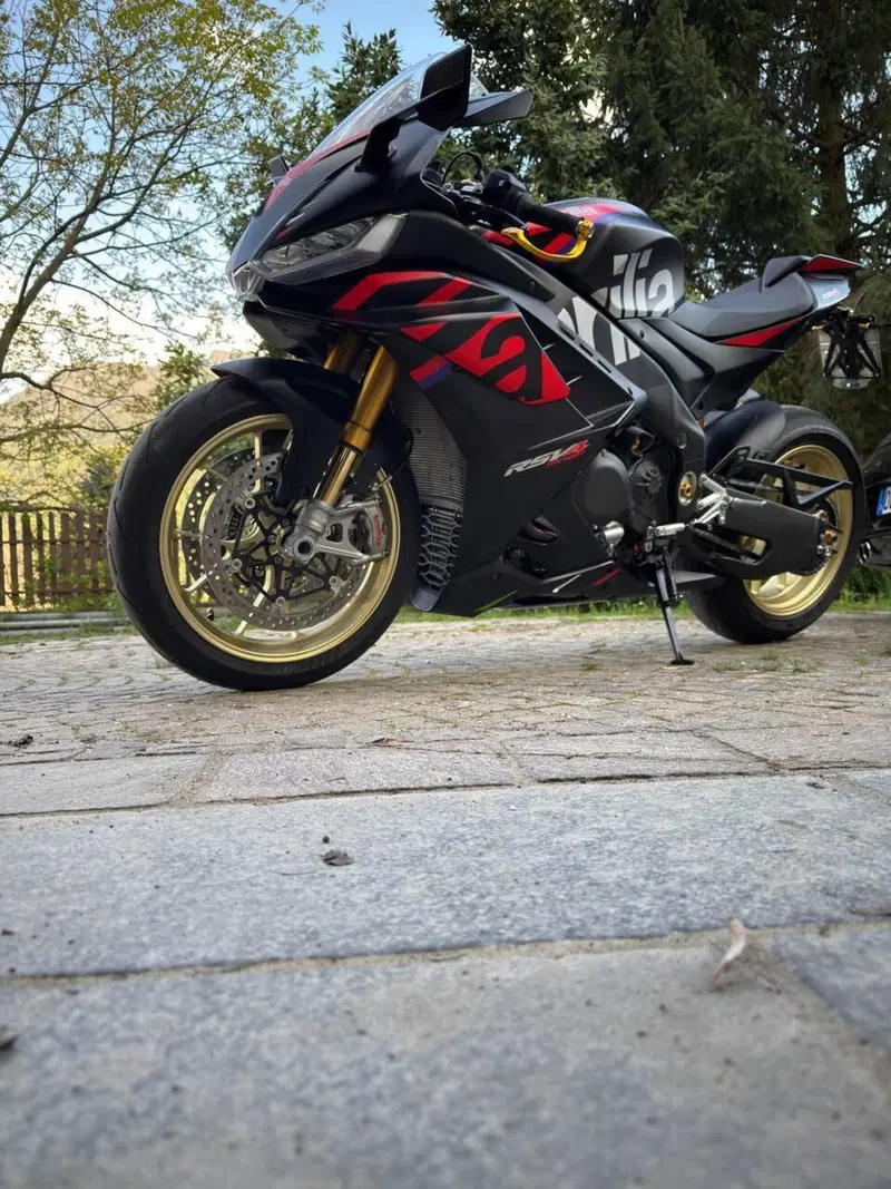 Aprilia RSV4 1100 Factory (2021 - 24) (2)