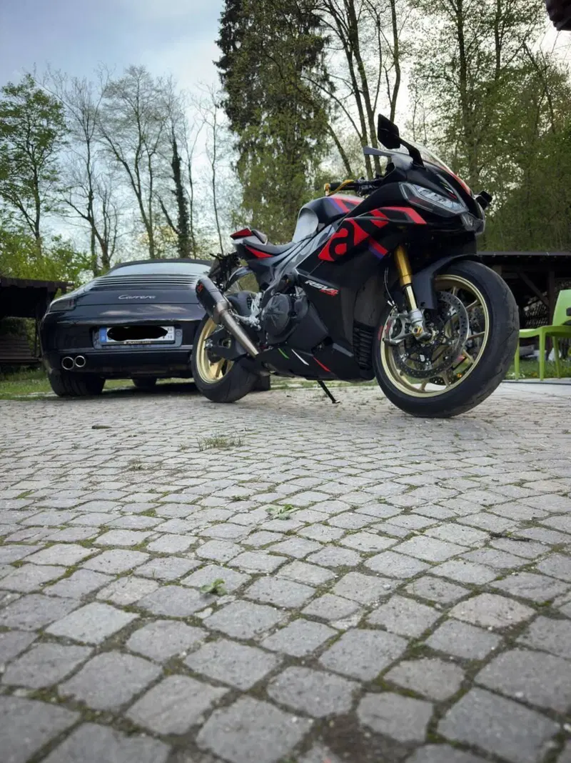 Aprilia RSV4 1100 Factory (2021 - 24) (3)