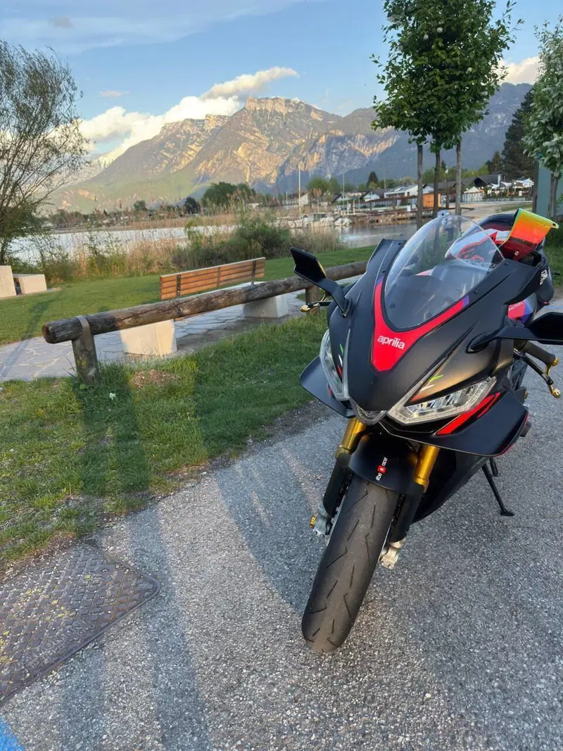 Aprilia RSV4 1100 Factory (2021 - 24) (4)