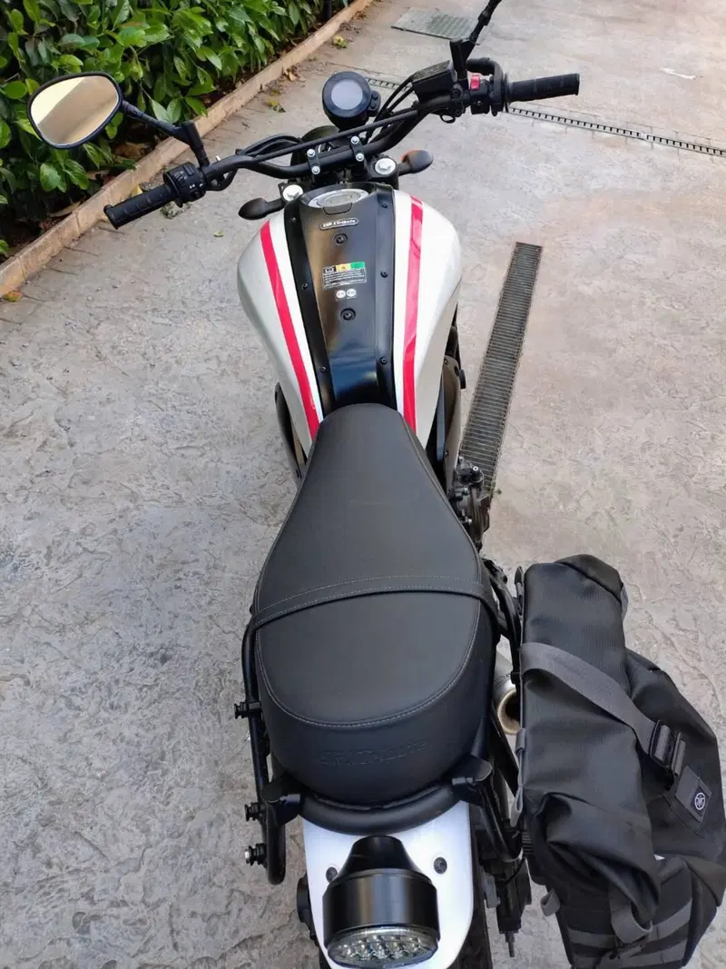 Yamaha XSR 700 XTribute (2022 - 24) (4)