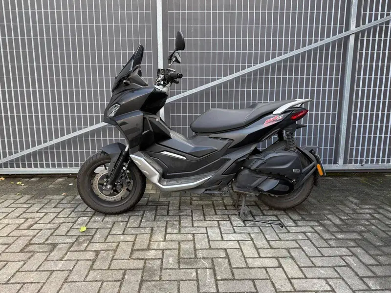 Aprilia SR GT 125 (2022 - 24) (2)