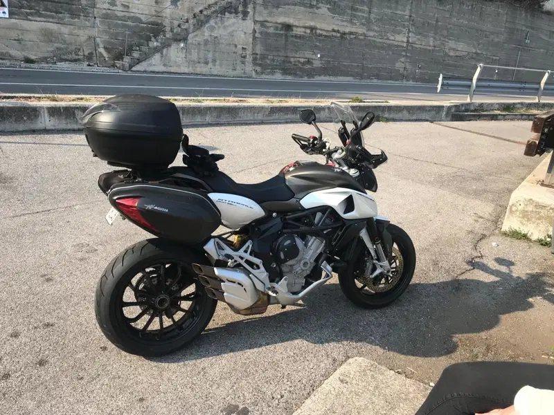 MV Agusta Stradale 800 EAS ABS (2015 - 17) (2)