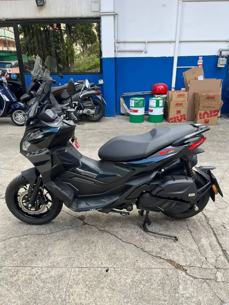 Aprilia SR GT 200 (2025 - 26) (3)