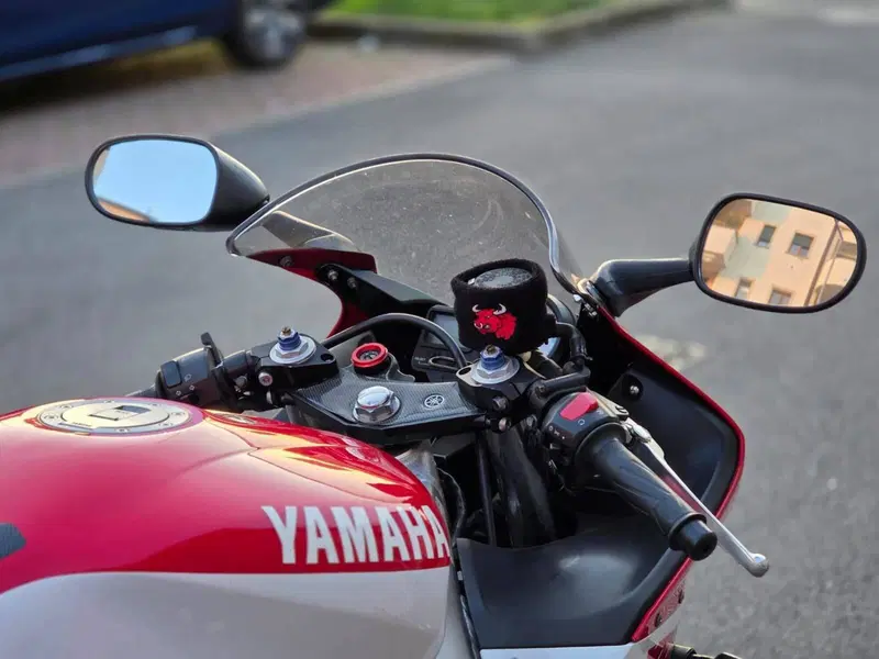 Yamaha YZF R6 (1999 - 00) (6)