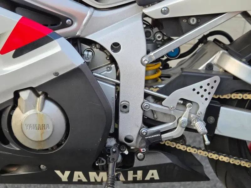 Yamaha YZF R6 (1999 - 00) (7)