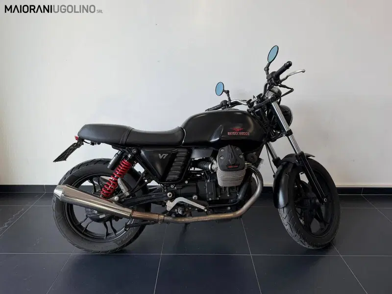 Moto Guzzi V7 Stone (2012 - 15)