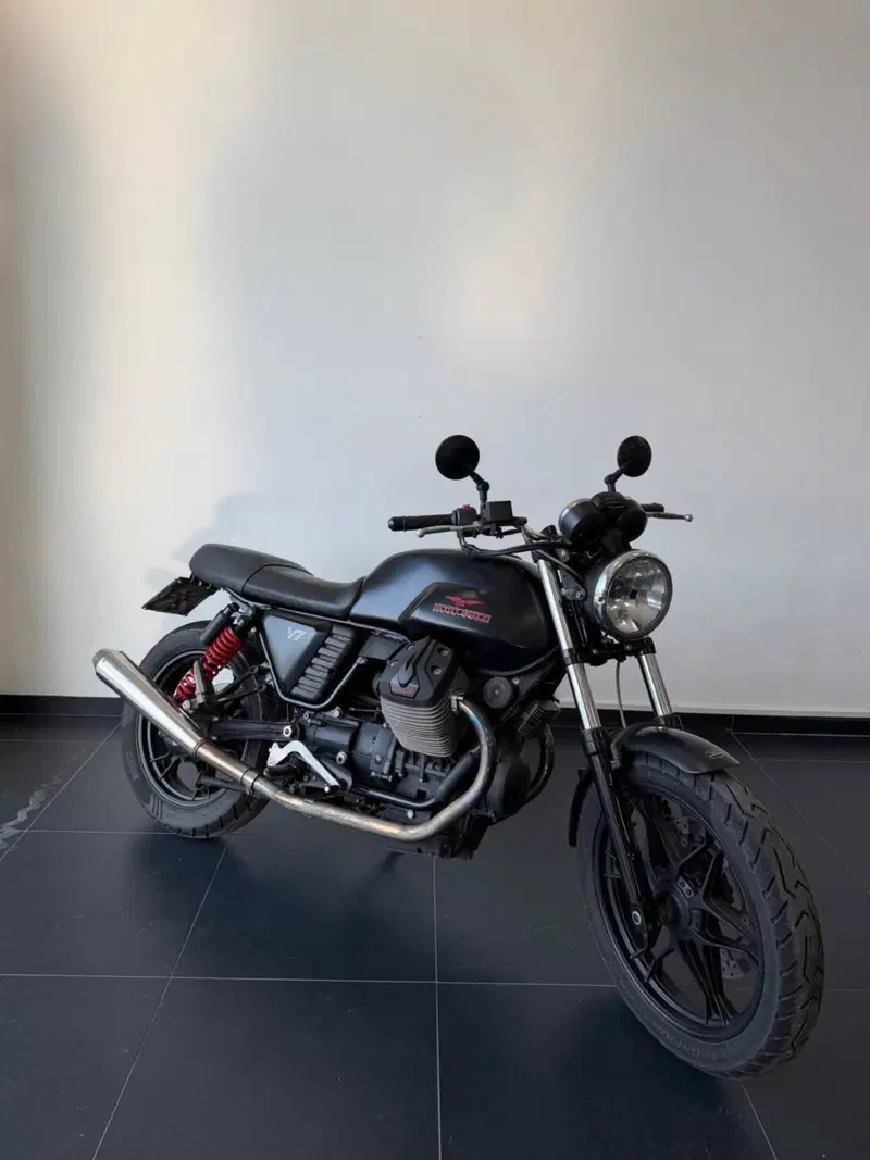 Moto Guzzi V7 Stone (2012 - 15) (3)