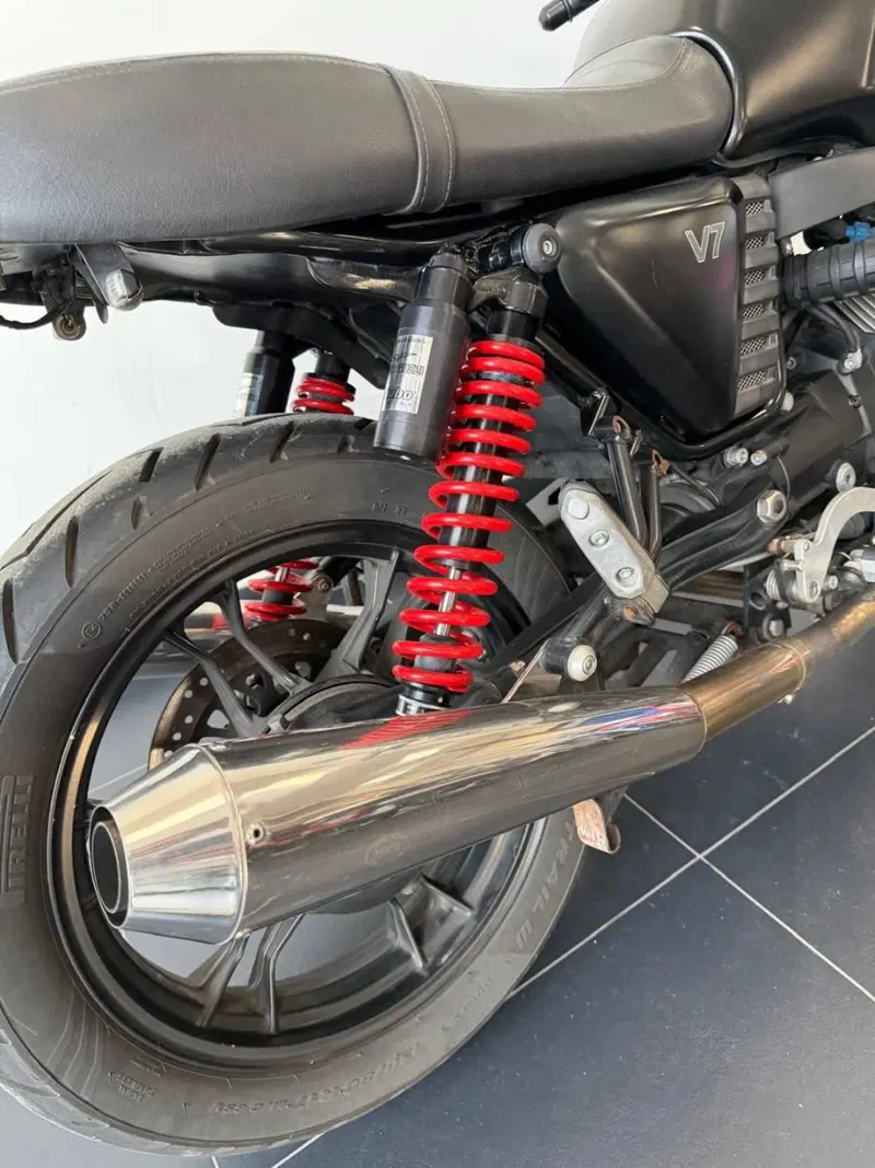 Moto Guzzi V7 Stone (2012 - 15) (5)