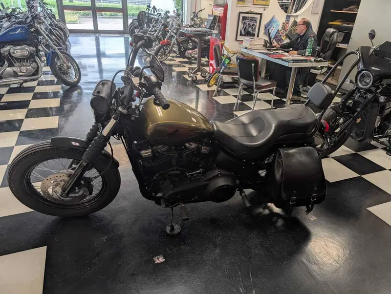 Harley-Davidson 107 Street Bob (2018 - 20) - FXBB (4)